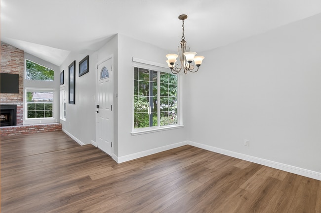 Building Photo - 920 N Lincoln St