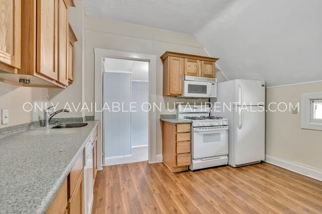 Photo - 1040 E 200 S Apartment