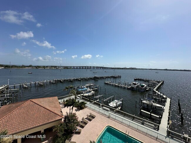 Foto del edificio - 102 Riverside Dr