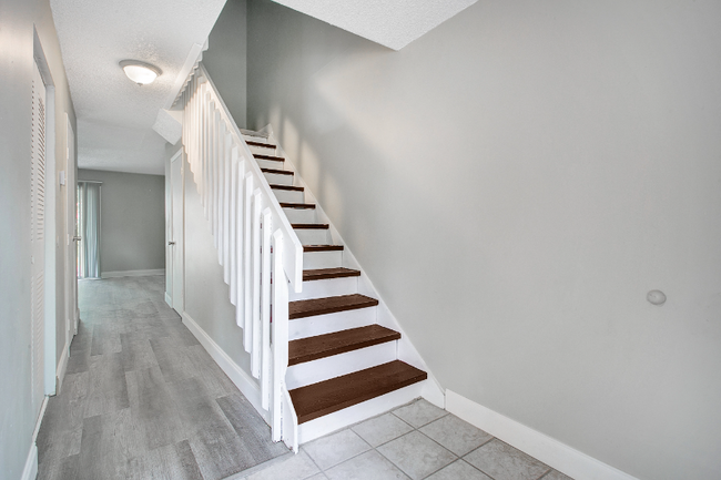 Building Photo - 2363 Huntington Green Ct