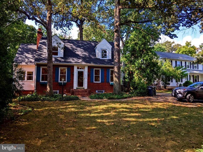 Building Photo - 5900 Valley View Dr