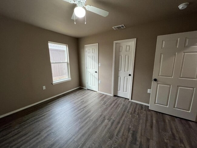 Foto del edificio - 2911 Cornell St