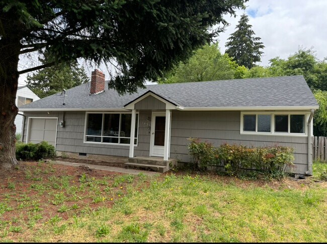 Photo - Beautiful 3 bedroom 1.5 bath house with a ...