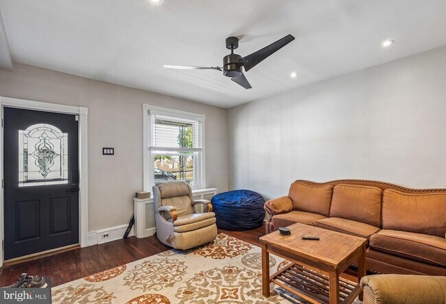 Building Photo - 357 Lemonte St