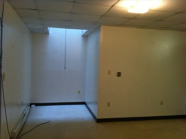 Building Photo - 118 E Chestnut St