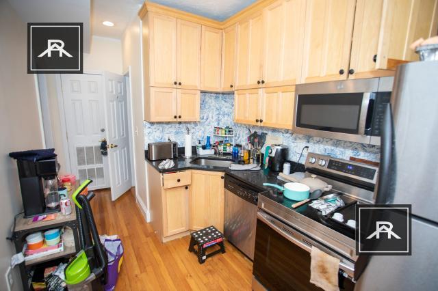 Foto del edificio - 4 bedroom in Brookline MA 02446