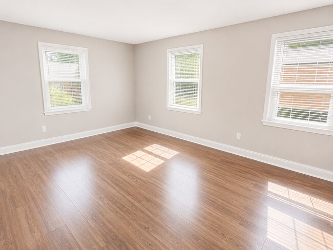 Foto del edificio - 2026 Move-In Special – $500 LEASE SIGNING BONUS!! Bright & Spacious 2BR Apartment in Southeast DC...