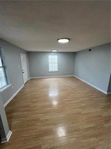 Foto del edificio - 8812 Apple St