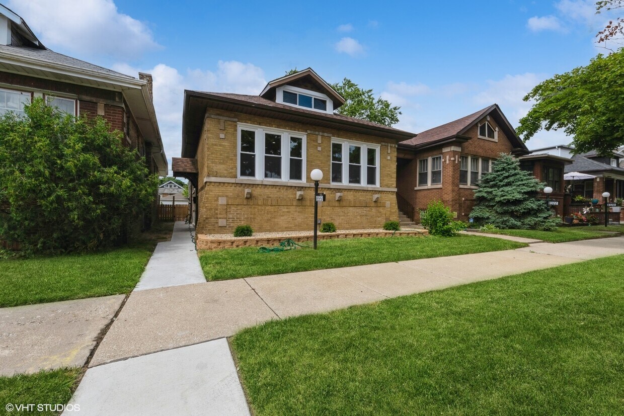 Foto principal - 8326 S Luella Ave