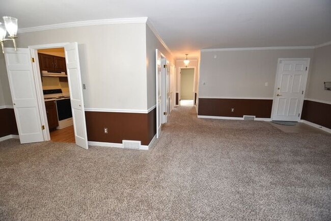 Building Photo - 2 bed 1 bath Topsfield Condo