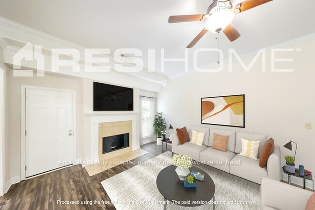 Foto del edificio - 5205 Meadow Lake Cir