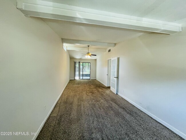 Building Photo - 10824 Indies Dr N