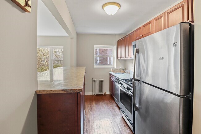 Building Photo - 40 Glenwood Ave