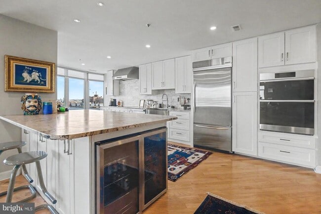 Building Photo - 100 Harborview Dr