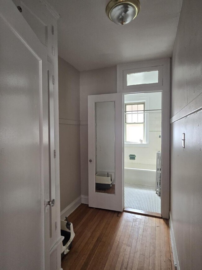 Foto del edificio - 907 Elmwood Ave