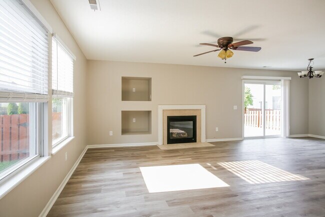 Foto del edificio - 5754 Wooden Plank Rd