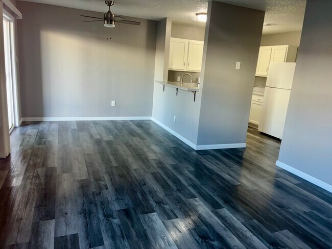 Foto del edificio - 228 Timber Ridge Dr