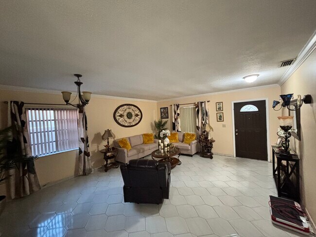 Foto del edificio - 2761 SW 24th St