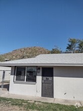 Building Photo - 1321 W Sahuaro Dr