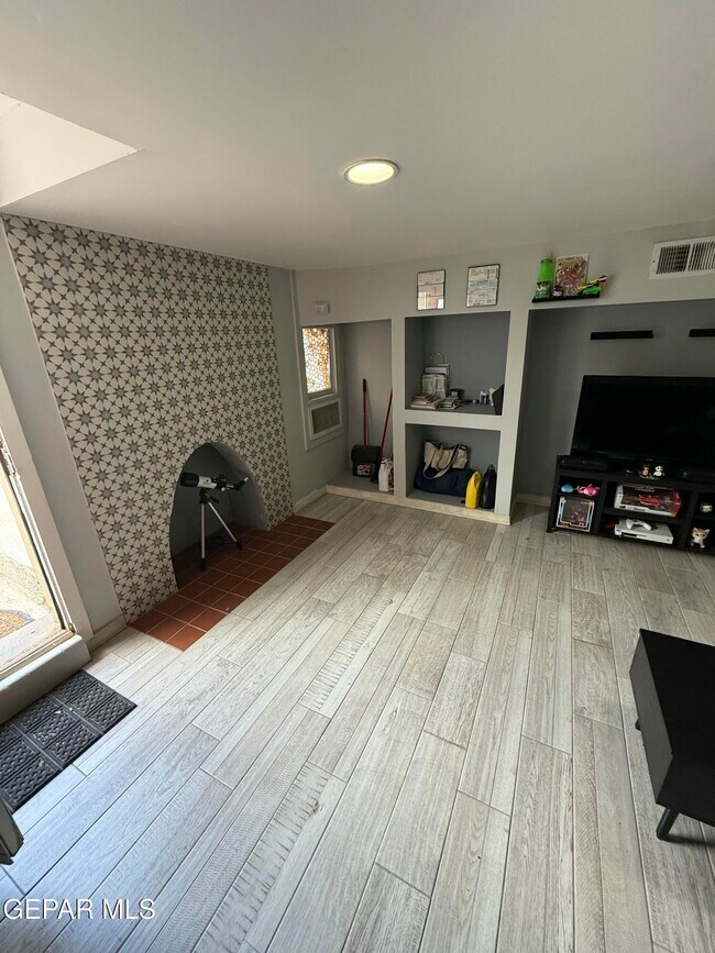 Building Photo - 3015 Altura Ave