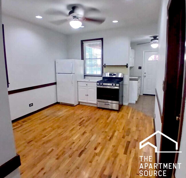 Foto del edificio - 2856 N Western Ave