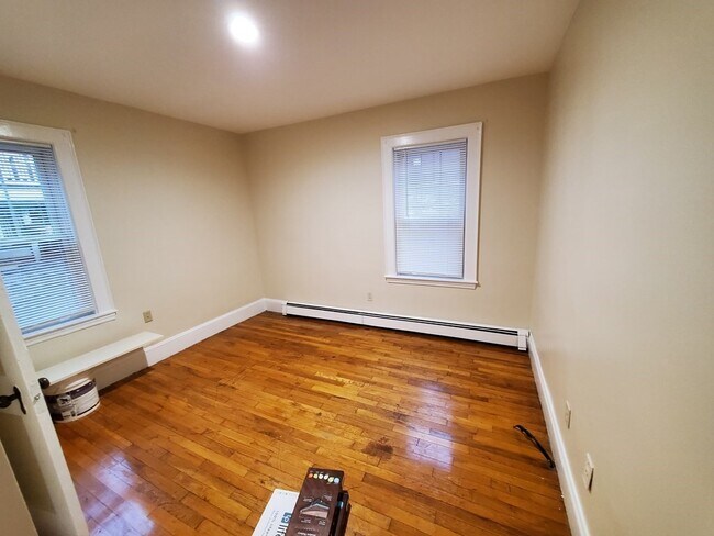 Building Photo - 325 Savin Hill Ave