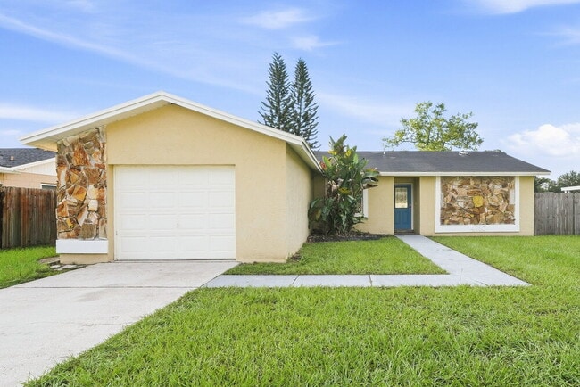 Building Photo - 4910 Hi Vista Cir