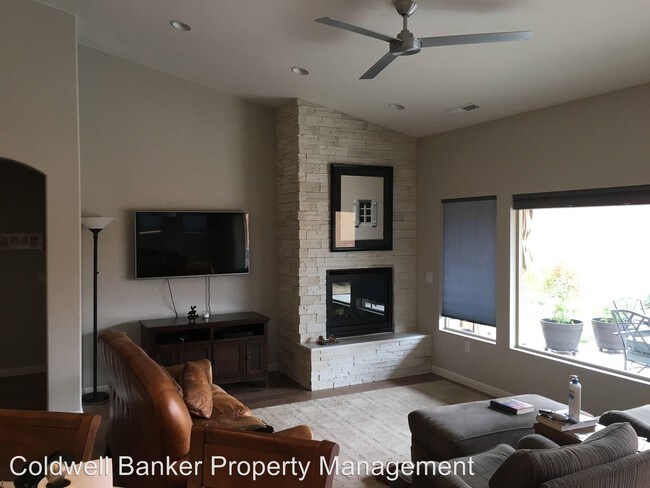 Building Photo - 1390 Morane Manor Dr
