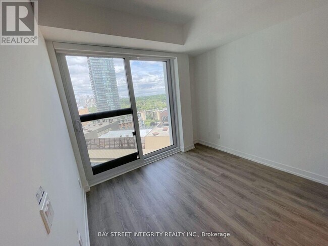 Photo du bâtiment - 771 Yonge St