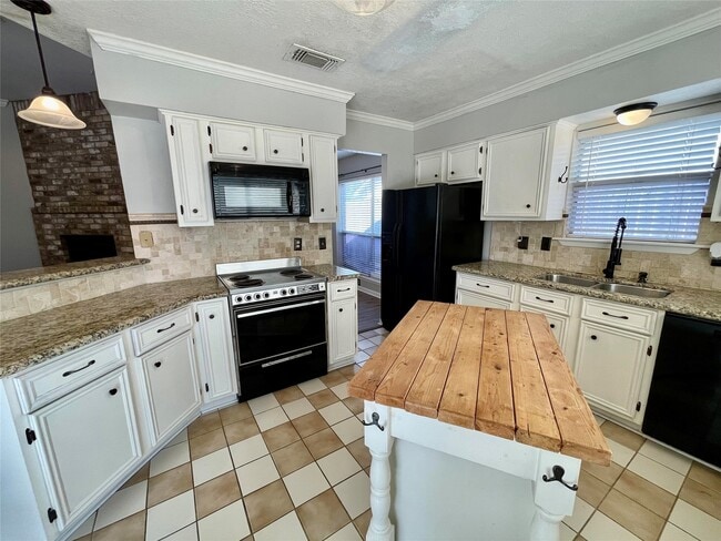 Foto del edificio - 16961 Larkspur