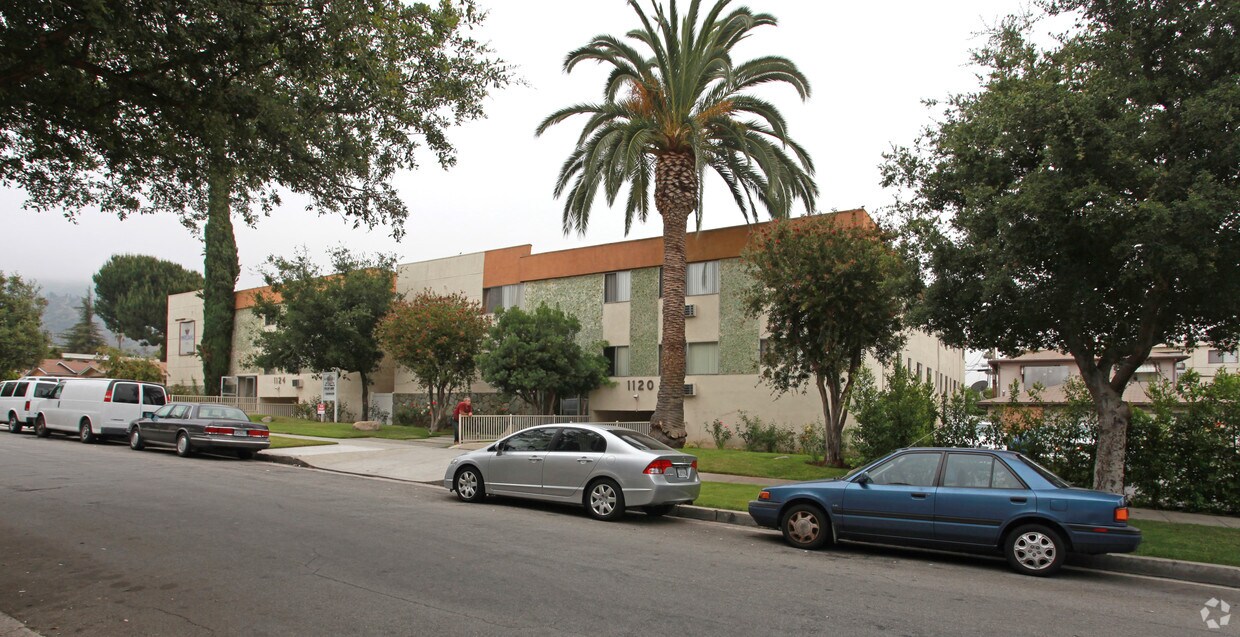 Primary Photo - Imperial Crest Apartments