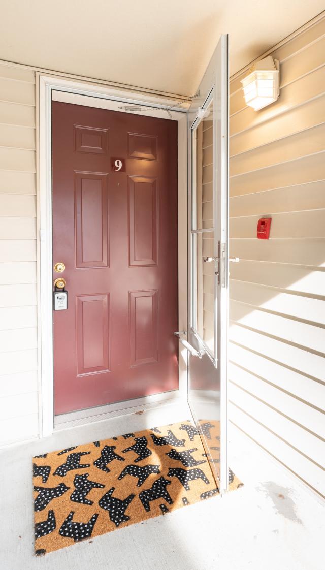 Building Photo - 3 bedroom in Bellevue WA 98007
