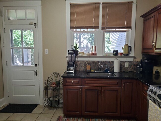 Building Photo - Beautiful 2-Bedroom Home in Lancaster!