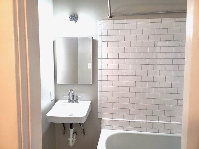Primary Photo - 463 W 6th St