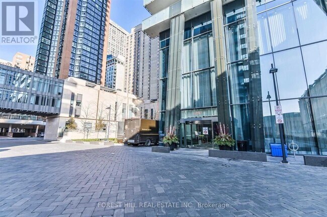 Building Photo - 1080-1080 Bay St.