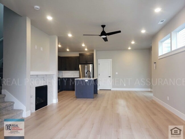 Building Photo - Live in Luxury: Stunning 3-Bed, 2.5-Bath H...