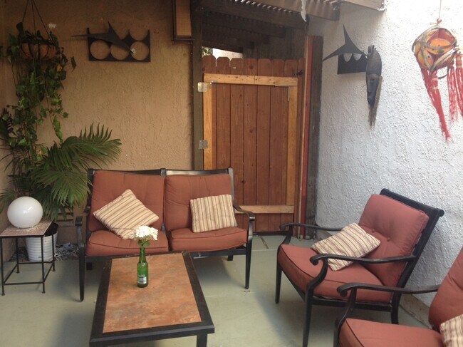 Foto del edificio - 933 Loma Ave