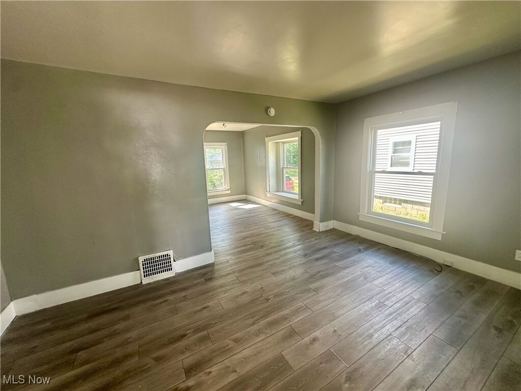 2302 9th St SW Akron, OH 44314 – photo 4