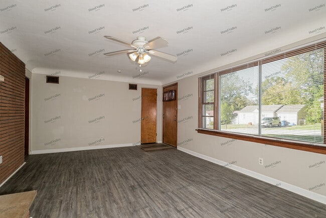 Building Photo - 152 Flora Dr