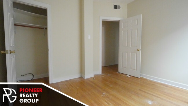Building Photo - 555 W Aldine