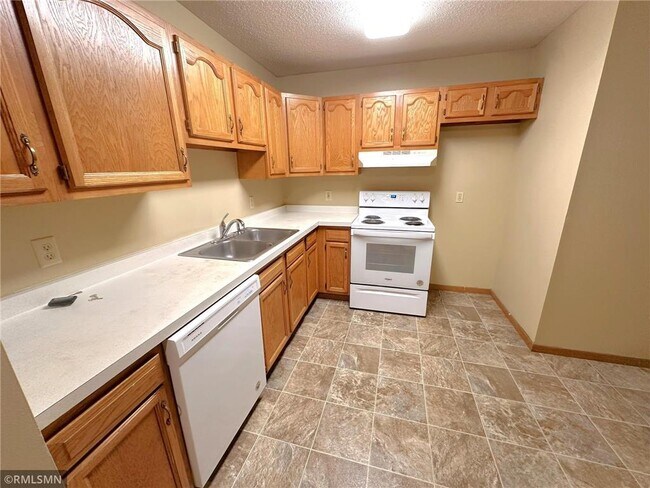 Foto del edificio - 831 Highview Dr