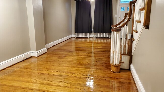 Foto del edificio - 4 Bedroom House Parking York City