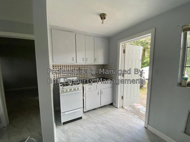 Building Photo - 317 E Monument Ave