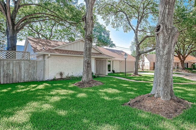 Building Photo - 1719 Shadow Bend Dr