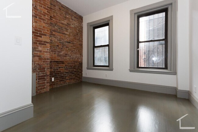 Building Photo - FENWAY 3 BED!!!