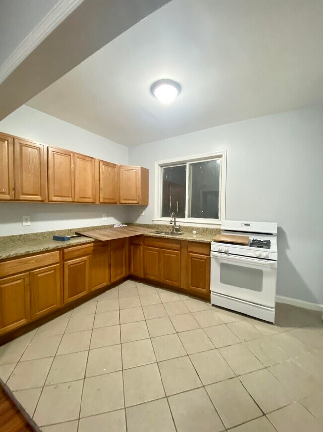Building Photo - 211 Van Nostrand Ave