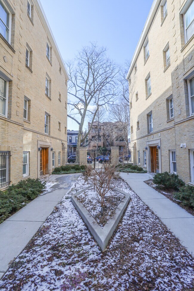 Foto del edificio - 4412 N Greenview Ave