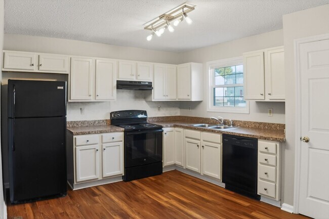 Foto del edificio - Spacious Two Bedroom Townhome In Kannapolis