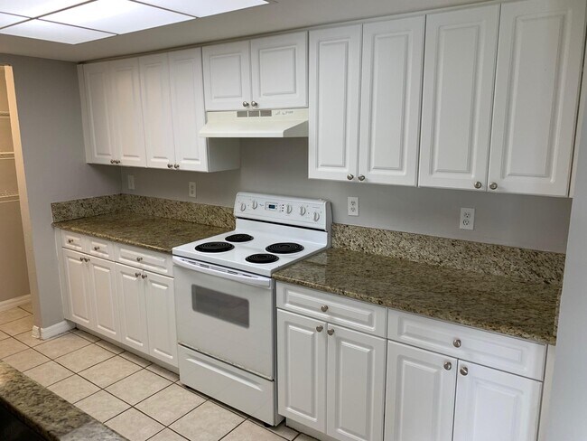 Foto del edificio - 50 Crestwood Ct N