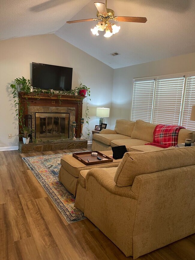Building Photo - Cozy Ranch in Newnan